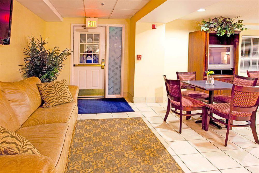 Baymont Inn & Suites Braselton Habitación foto